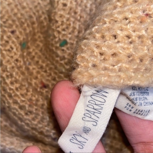 Sky & Sparrow V-neck open back sweater. Size Small - Picture 7 of 8